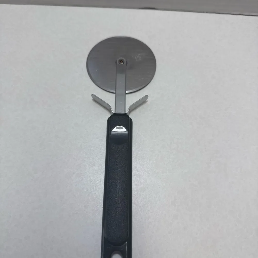 Vintage EKCO USA Pizza Cutter Pizza Wheel Slicer Black Handle 8.75”